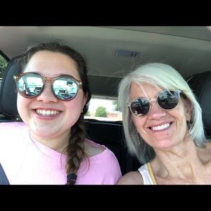 Meet your Posher, Priscilla